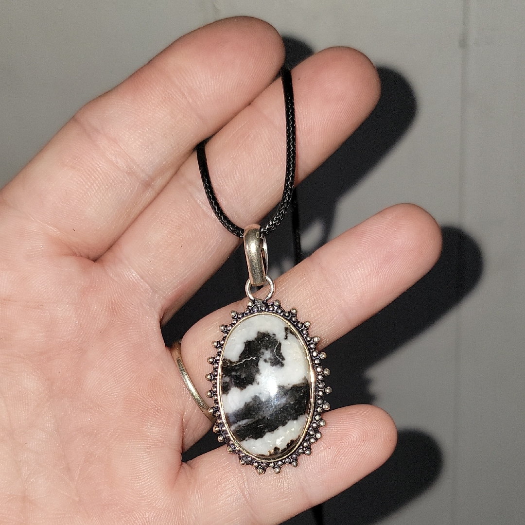 Elegant Black And White Pendant Necklace